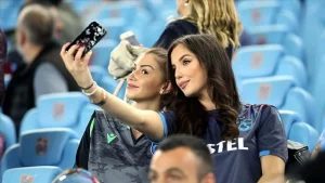 ✈️ Deplaswoman Kombinleri: Rahatlık, Şıklık ve Performansın Buluşması